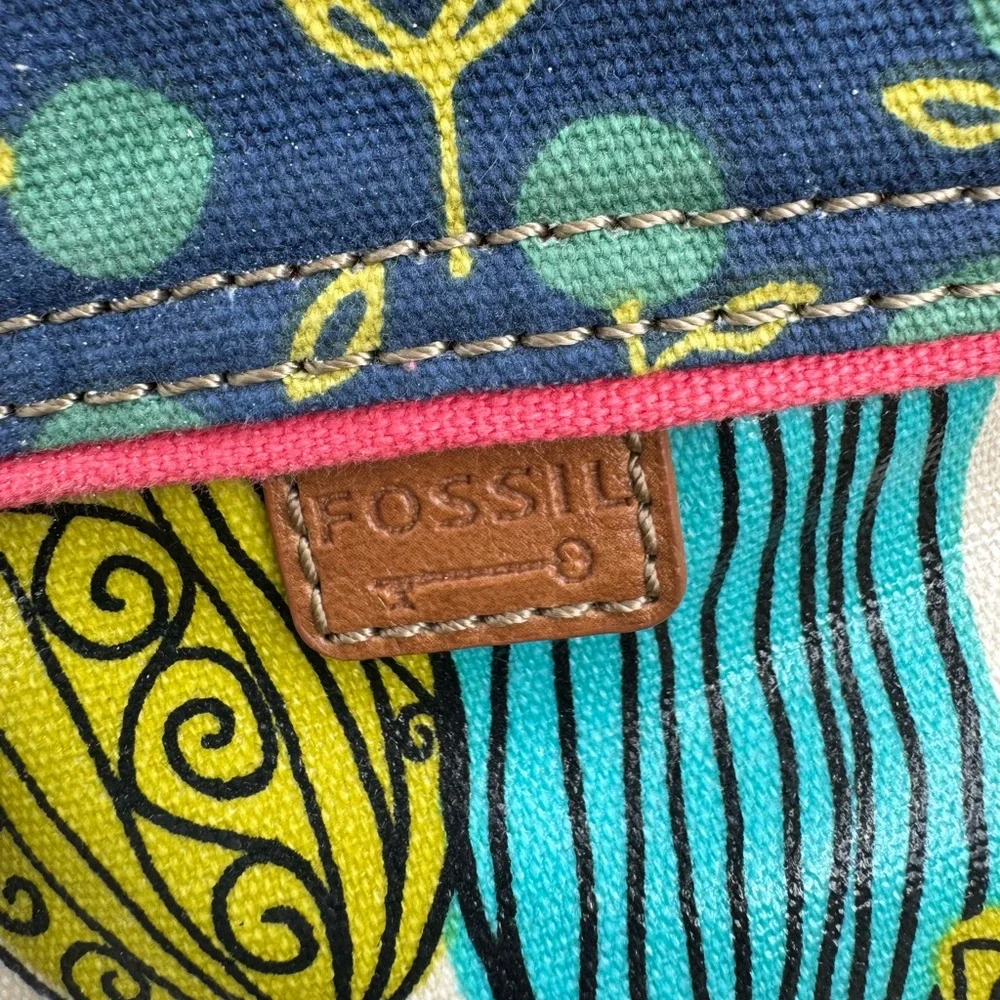 Fossil coated canvas large roomy shoulder bag in cream and blue.